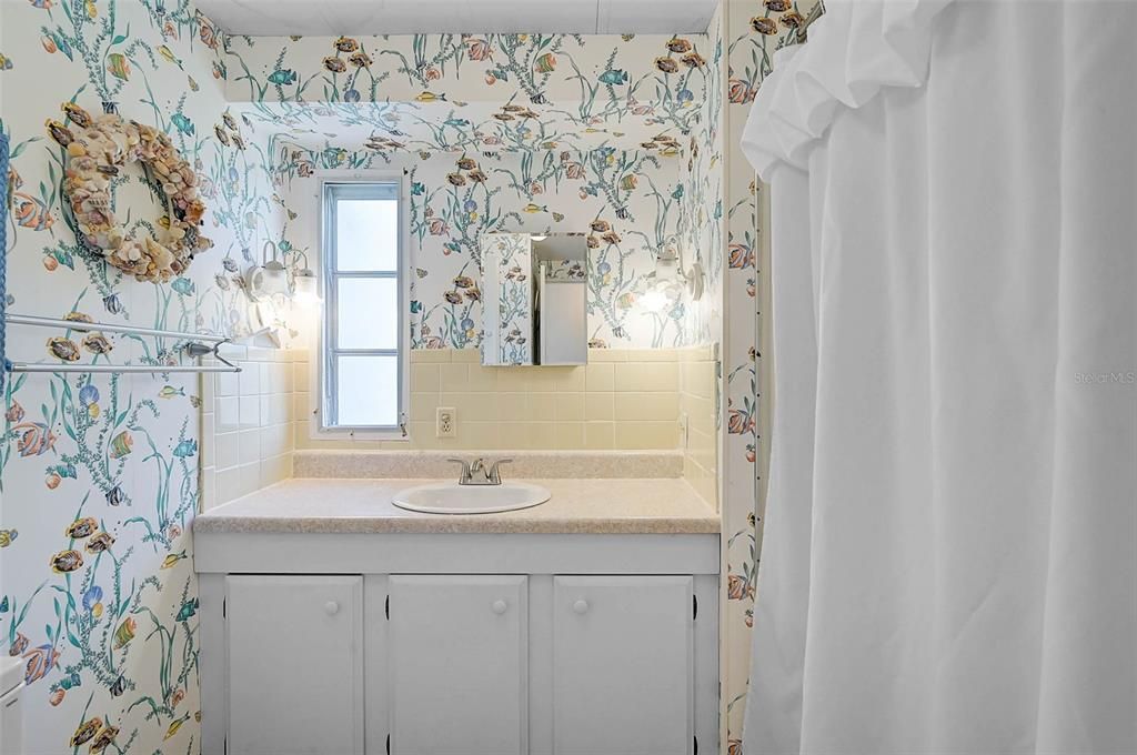 For Sale: $100,000 (2 beds, 2 baths, 960 Square Feet)