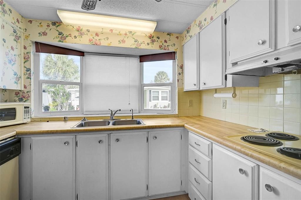 For Sale: $100,000 (2 beds, 2 baths, 960 Square Feet)