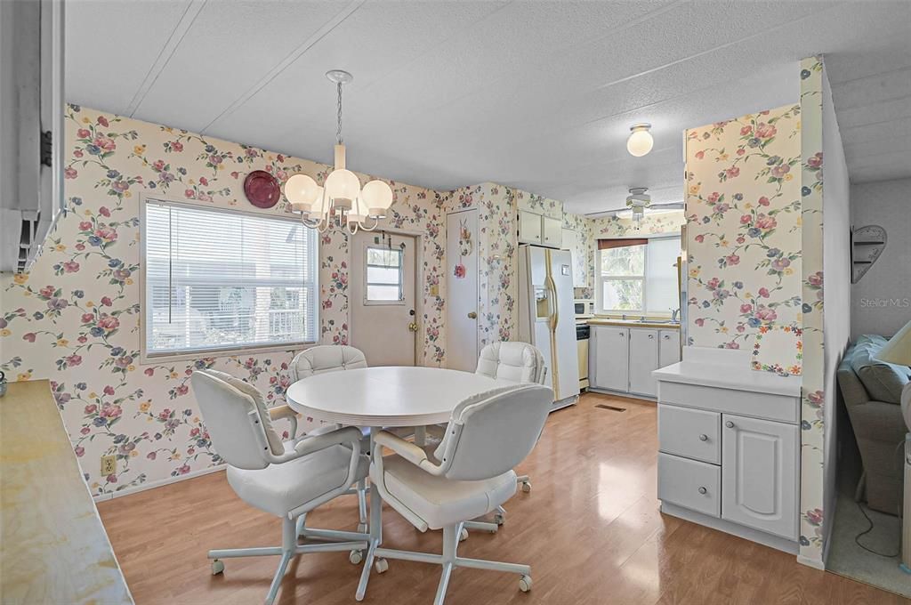 For Sale: $100,000 (2 beds, 2 baths, 960 Square Feet)