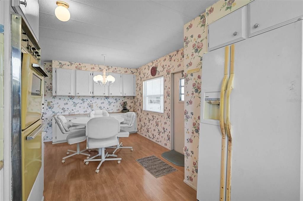 For Sale: $100,000 (2 beds, 2 baths, 960 Square Feet)