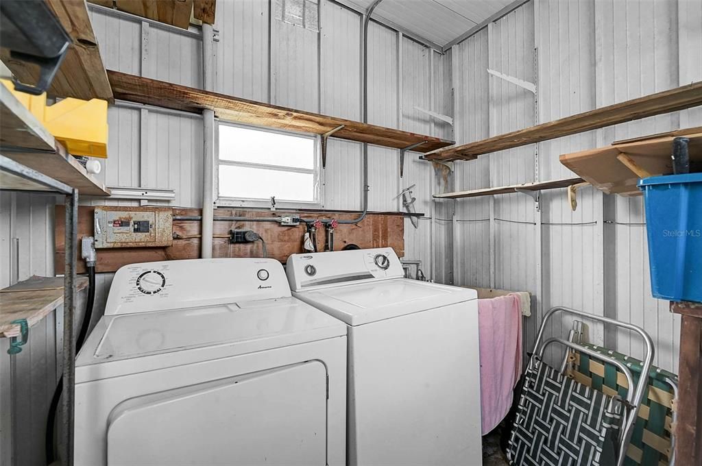 For Sale: $100,000 (2 beds, 2 baths, 960 Square Feet)