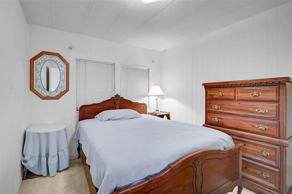 For Sale: $100,000 (2 beds, 2 baths, 960 Square Feet)