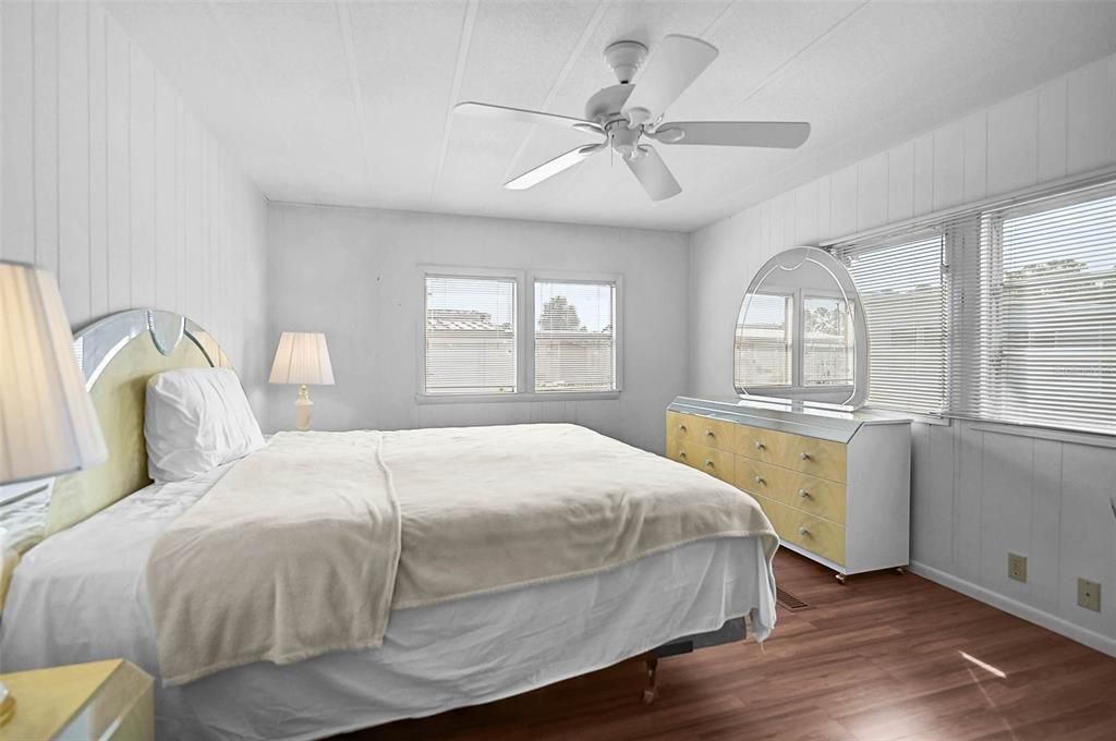 For Sale: $100,000 (2 beds, 2 baths, 960 Square Feet)