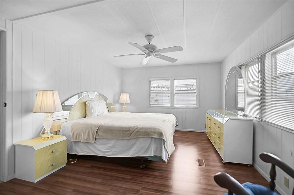 For Sale: $100,000 (2 beds, 2 baths, 960 Square Feet)