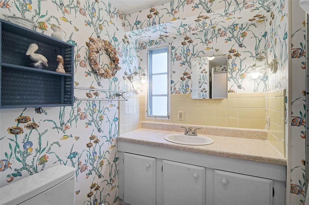 For Sale: $100,000 (2 beds, 2 baths, 960 Square Feet)