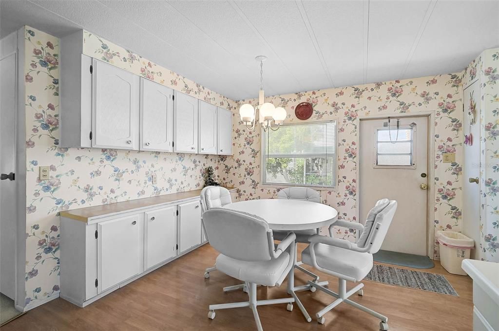 For Sale: $100,000 (2 beds, 2 baths, 960 Square Feet)