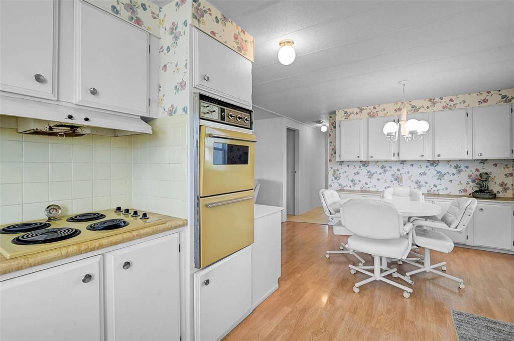 For Sale: $100,000 (2 beds, 2 baths, 960 Square Feet)