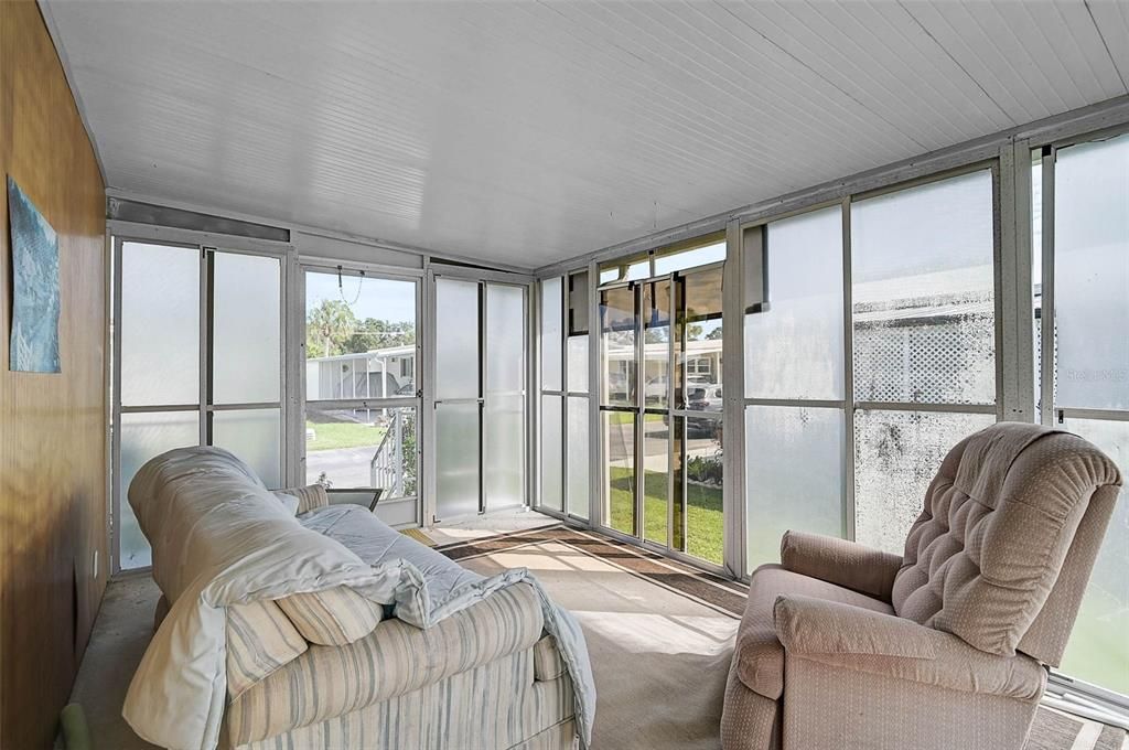 For Sale: $100,000 (2 beds, 2 baths, 960 Square Feet)