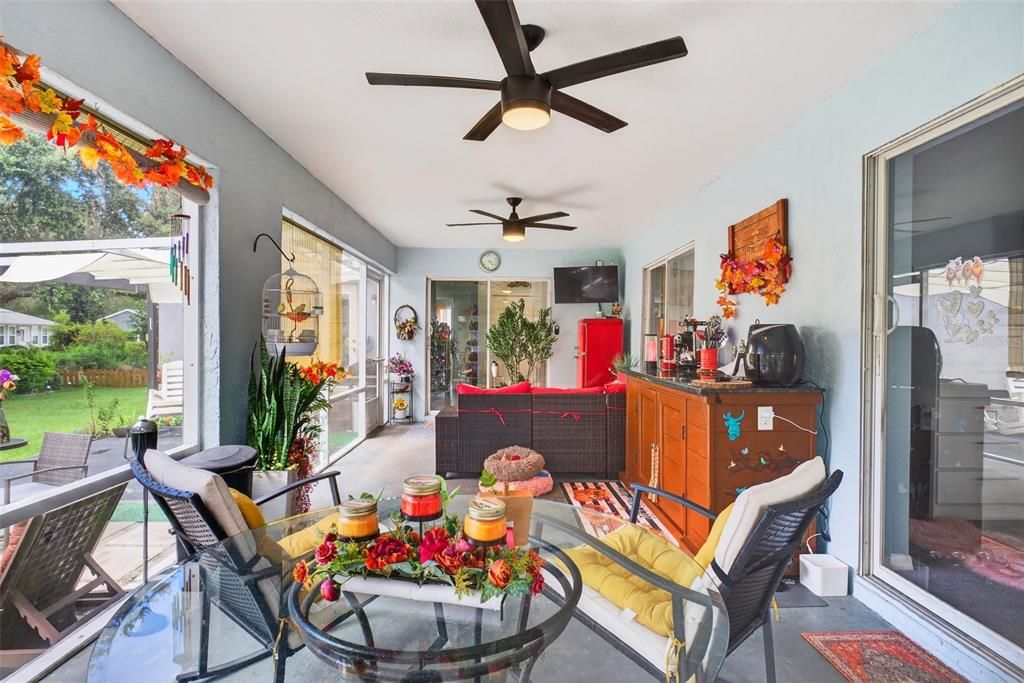 合同活跃: $399,000 (4 贝兹, 2 浴室, 2193 平方英尺)