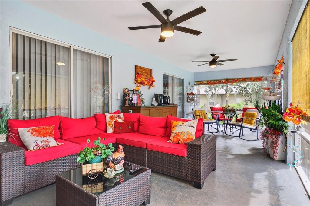 合同活跃: $399,000 (4 贝兹, 2 浴室, 2193 平方英尺)