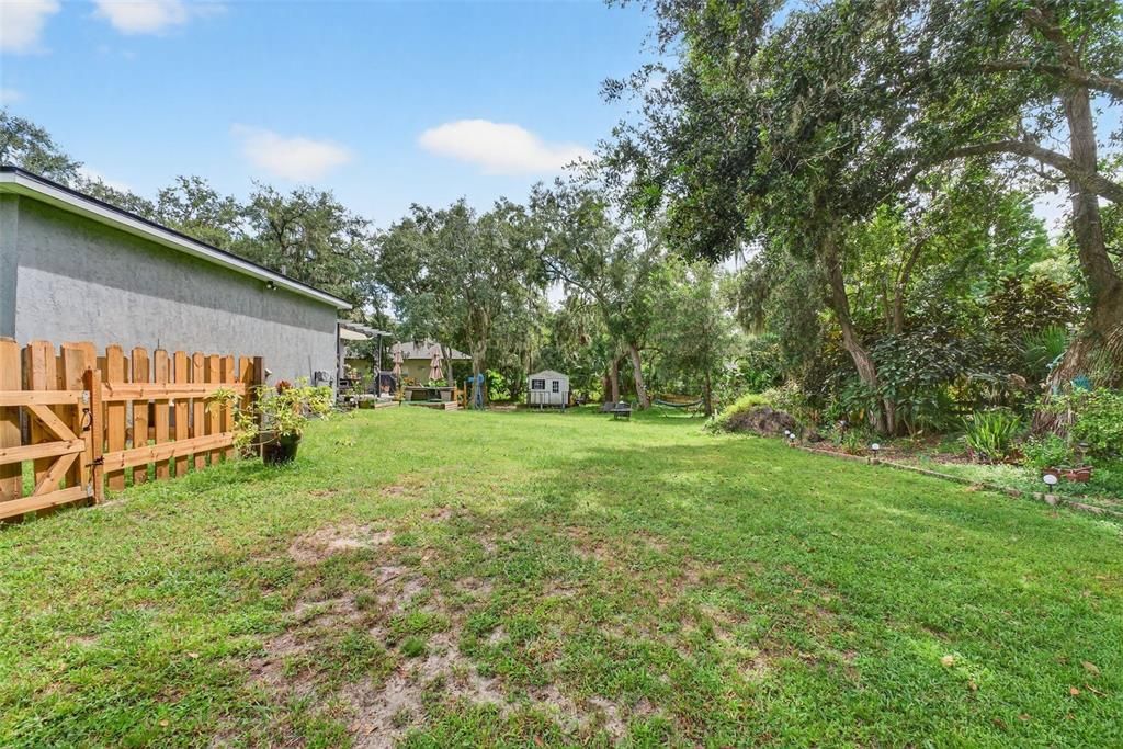 合同活跃: $399,000 (4 贝兹, 2 浴室, 2193 平方英尺)