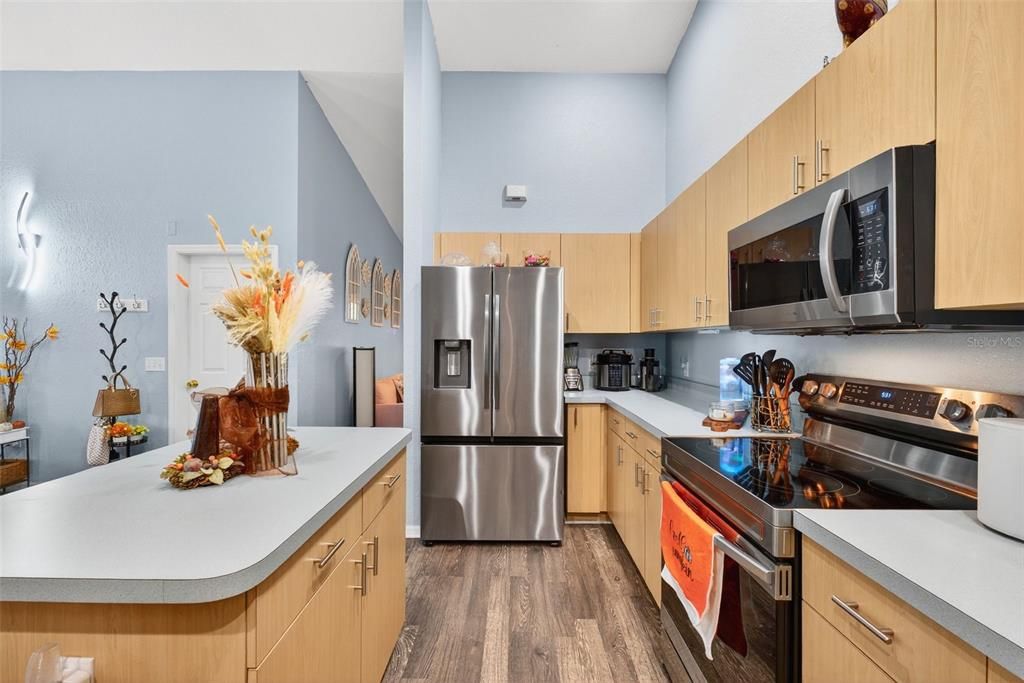 合同活跃: $399,000 (4 贝兹, 2 浴室, 2193 平方英尺)