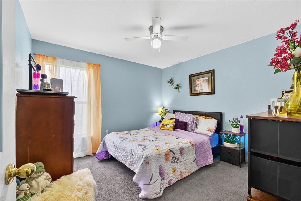 合同活跃: $399,000 (4 贝兹, 2 浴室, 2193 平方英尺)