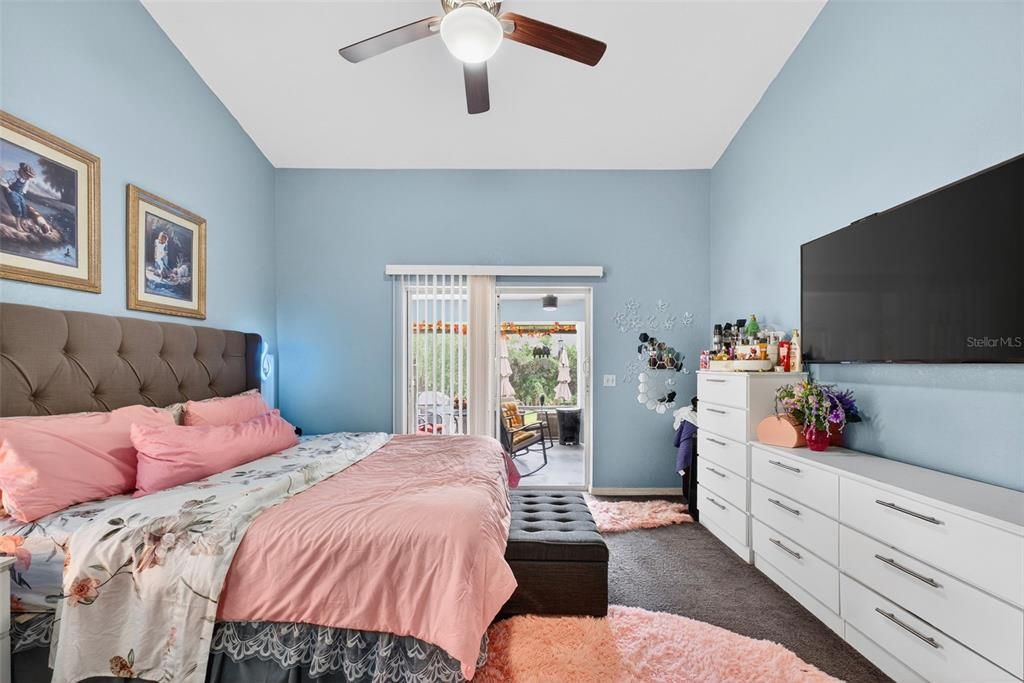 合同活跃: $399,000 (4 贝兹, 2 浴室, 2193 平方英尺)