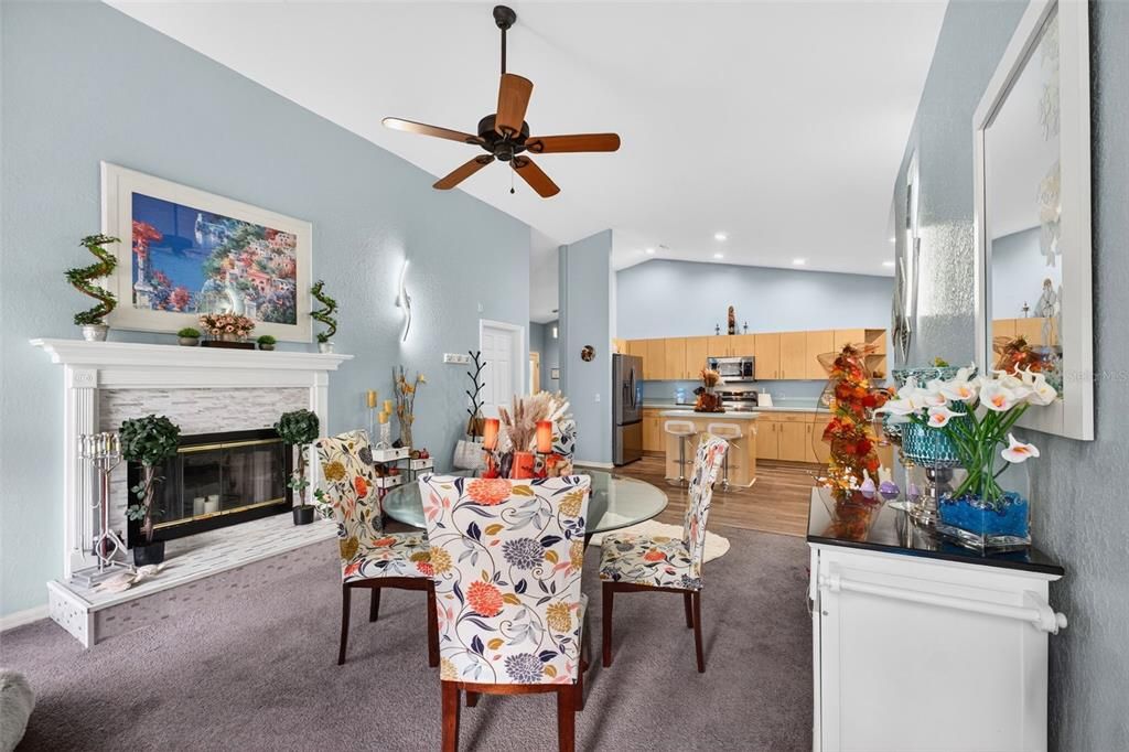 合同活跃: $399,000 (4 贝兹, 2 浴室, 2193 平方英尺)