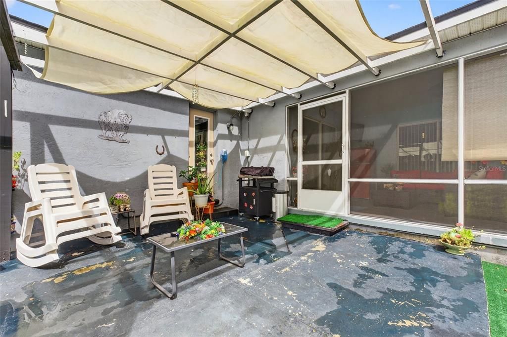 合同活跃: $399,000 (4 贝兹, 2 浴室, 2193 平方英尺)