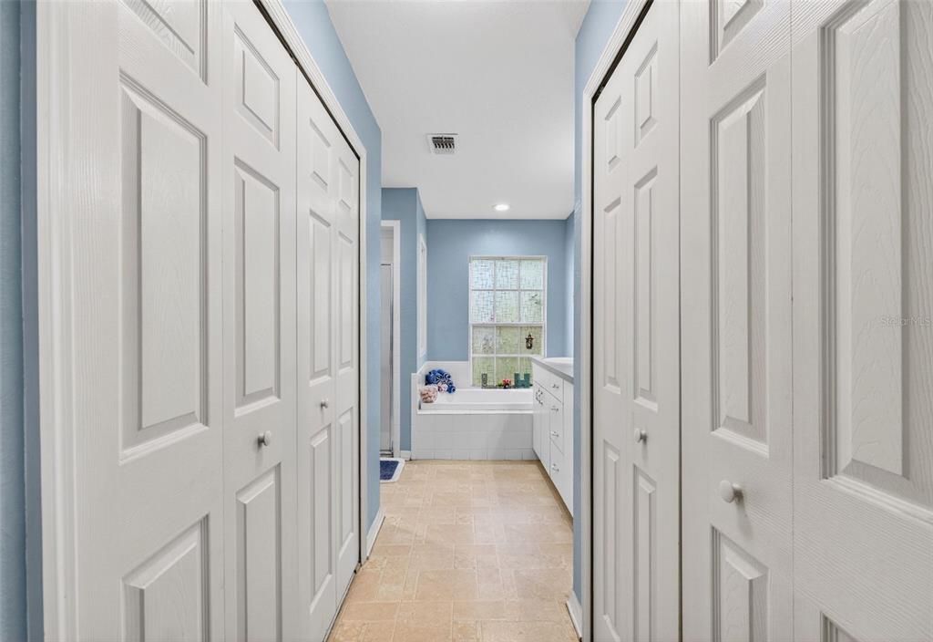 合同活跃: $399,000 (4 贝兹, 2 浴室, 2193 平方英尺)