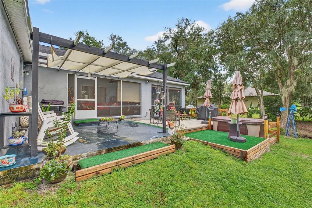 合同活跃: $399,000 (4 贝兹, 2 浴室, 2193 平方英尺)