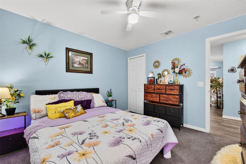 合同活跃: $399,000 (4 贝兹, 2 浴室, 2193 平方英尺)