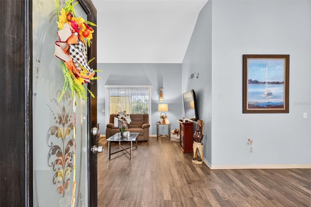 合同活跃: $399,000 (4 贝兹, 2 浴室, 2193 平方英尺)