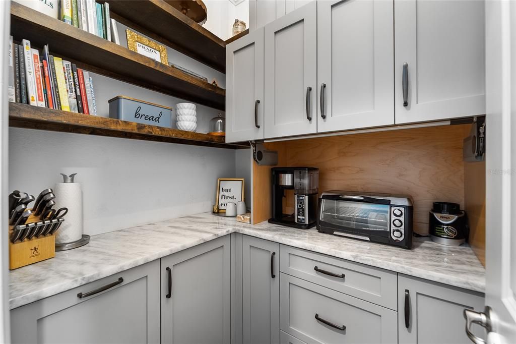 Под контрактом: $1,499,000 (4 спален, 3 ванн, 3188 Квадратных фут)