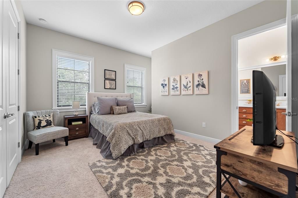 Под контрактом: $1,499,000 (4 спален, 3 ванн, 3188 Квадратных фут)