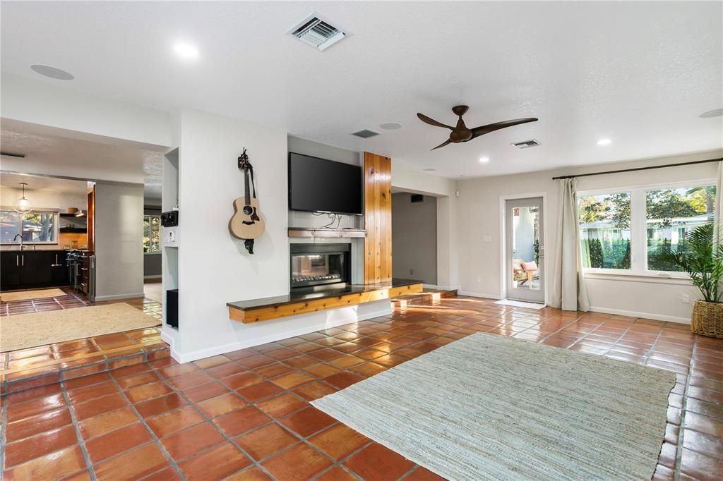 На продажу: $895,000 (3 спален, 2 ванн, 2971 Квадратных фут)