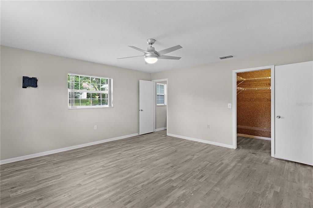 For Sale: $254,900 (2 beds, 2 baths, 1604 Square Feet)