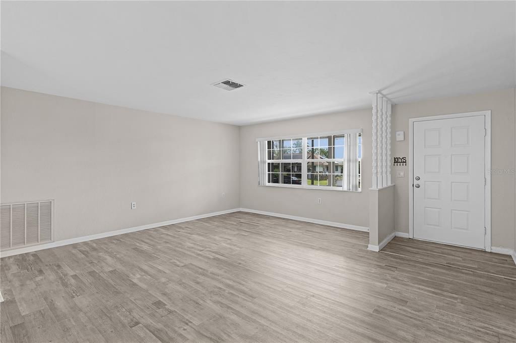 For Sale: $254,900 (2 beds, 2 baths, 1604 Square Feet)