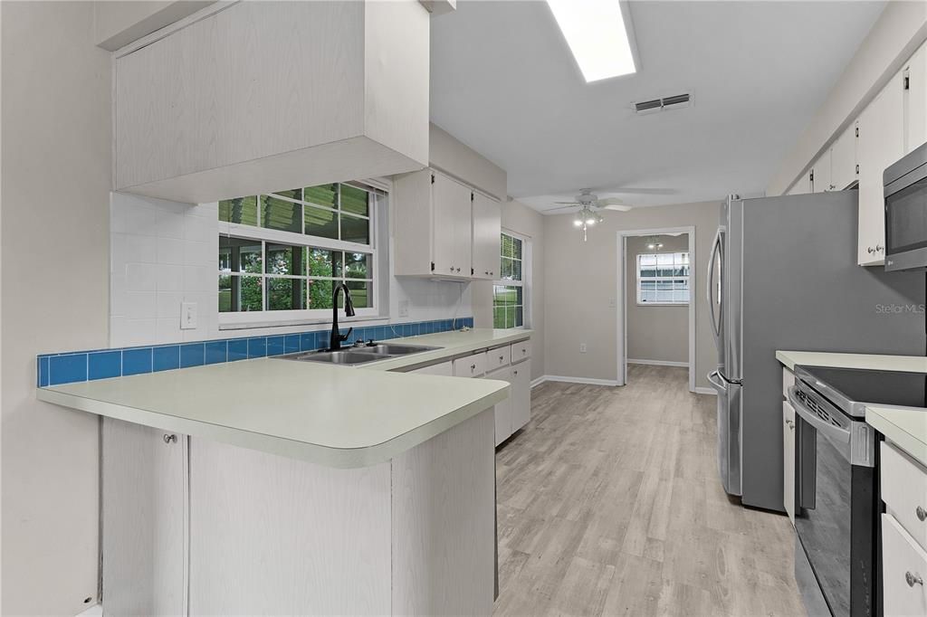 For Sale: $254,900 (2 beds, 2 baths, 1604 Square Feet)