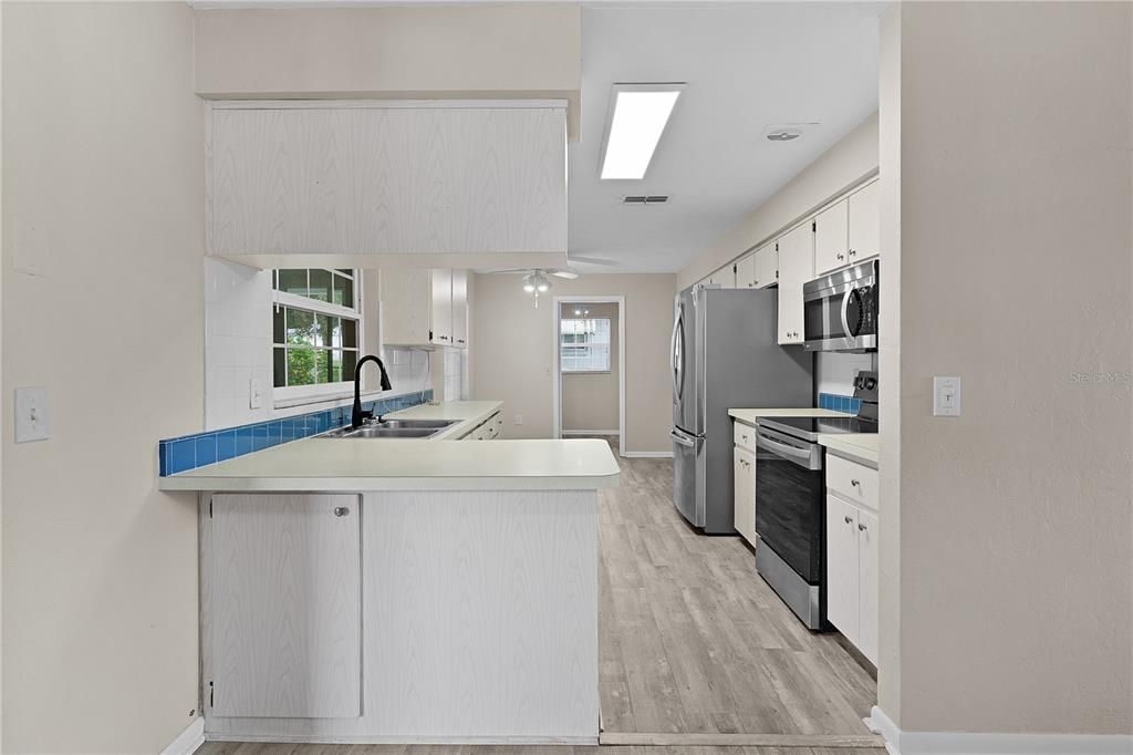 For Sale: $254,900 (2 beds, 2 baths, 1604 Square Feet)