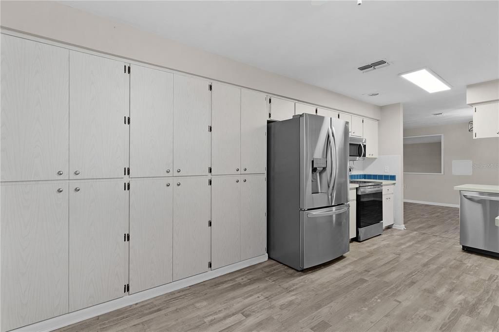 For Sale: $254,900 (2 beds, 2 baths, 1604 Square Feet)