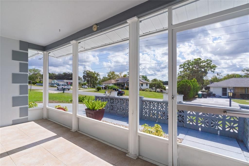 For Sale: $254,900 (2 beds, 2 baths, 1604 Square Feet)