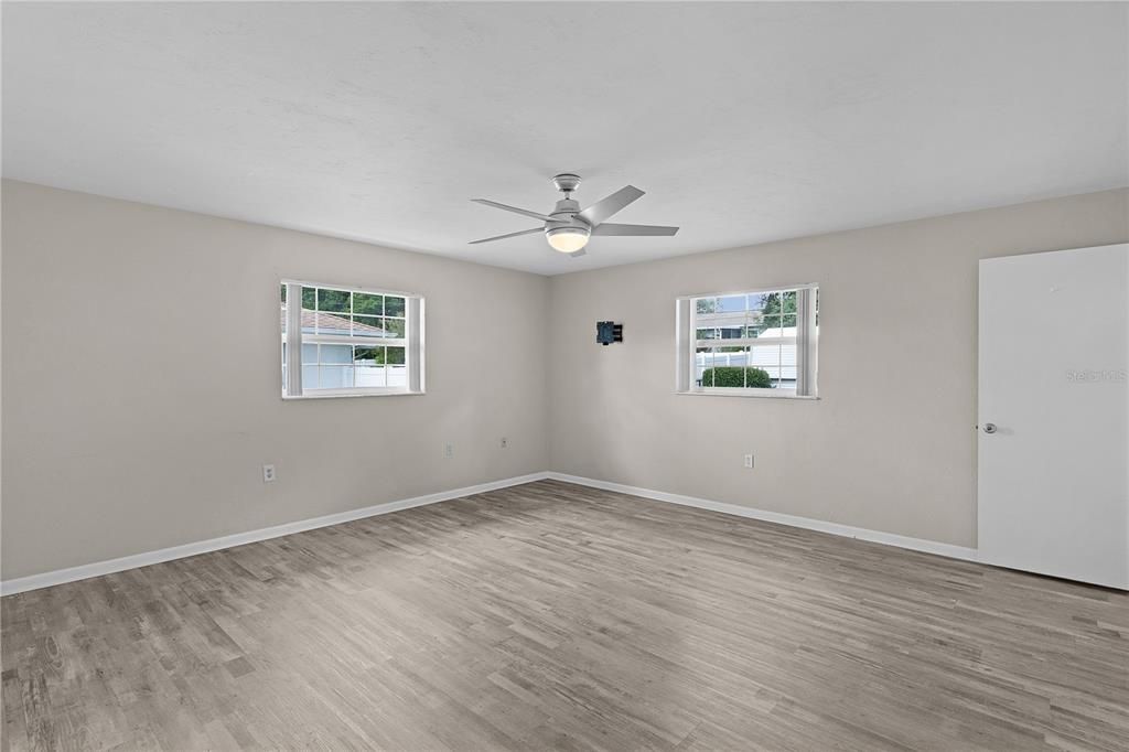 For Sale: $254,900 (2 beds, 2 baths, 1604 Square Feet)