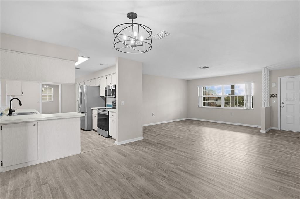 For Sale: $254,900 (2 beds, 2 baths, 1604 Square Feet)