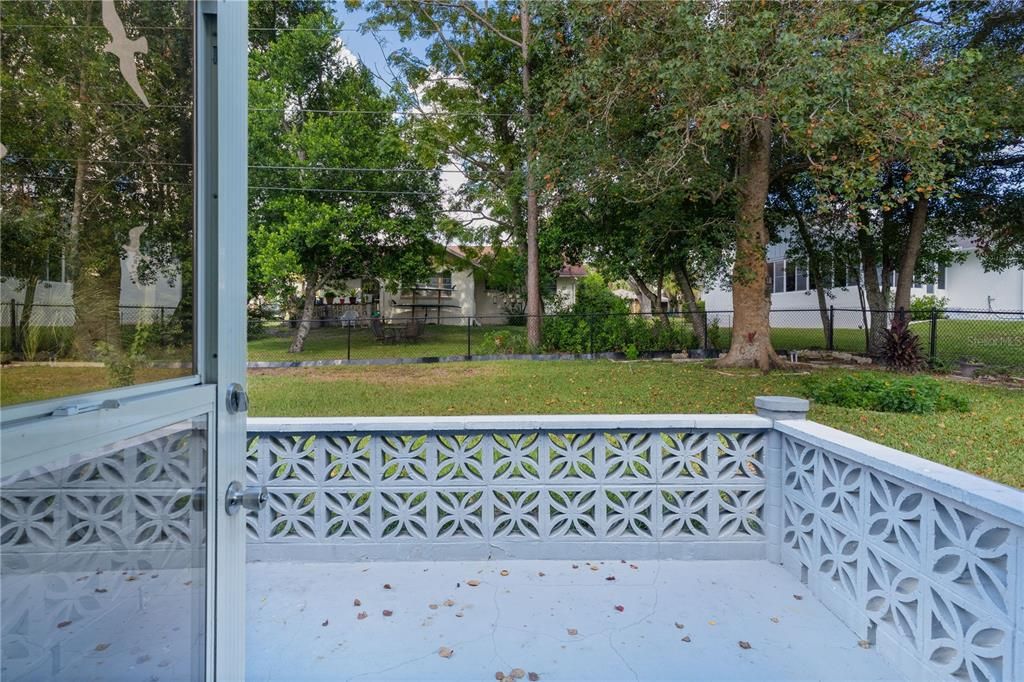 For Sale: $254,900 (2 beds, 2 baths, 1604 Square Feet)