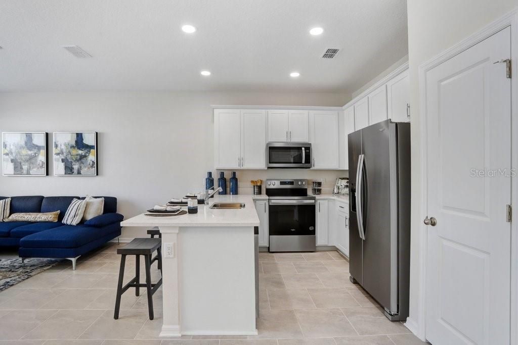 Active With Contract: $316,460 (3 beds, 2 baths, 1675 Square Feet)