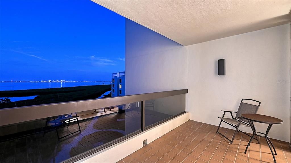 For Sale: $650,000 (2 beds, 2 baths, 1192 Square Feet)