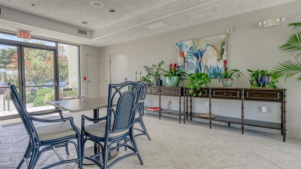 For Sale: $650,000 (2 beds, 2 baths, 1192 Square Feet)