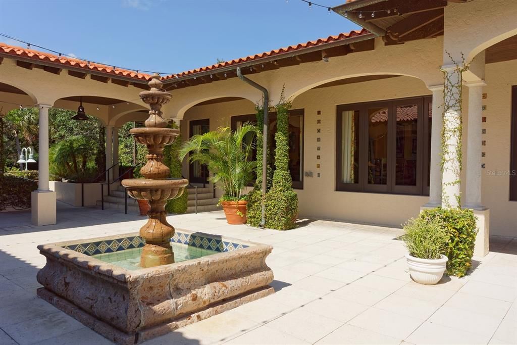 For Sale: $650,000 (2 beds, 2 baths, 1192 Square Feet)