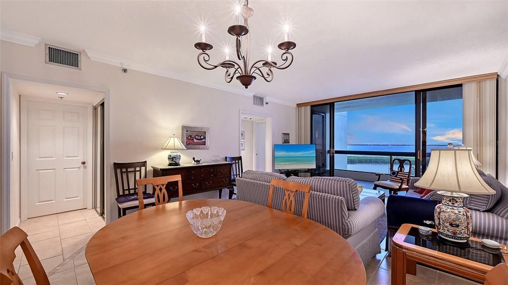 For Sale: $650,000 (2 beds, 2 baths, 1192 Square Feet)