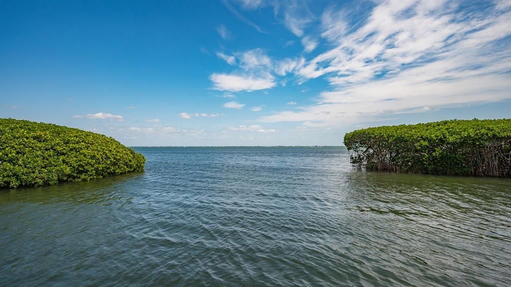 For Sale: $650,000 (2 beds, 2 baths, 1192 Square Feet)