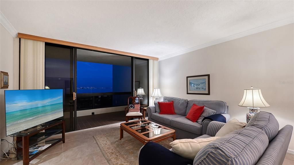 For Sale: $650,000 (2 beds, 2 baths, 1192 Square Feet)