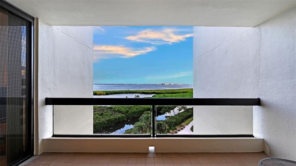 For Sale: $650,000 (2 beds, 2 baths, 1192 Square Feet)