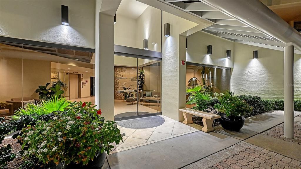 For Sale: $650,000 (2 beds, 2 baths, 1192 Square Feet)