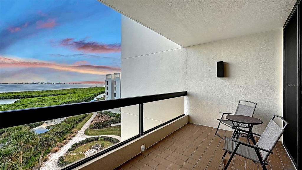 For Sale: $650,000 (2 beds, 2 baths, 1192 Square Feet)