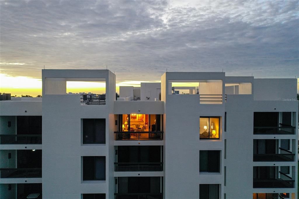 For Sale: $650,000 (2 beds, 2 baths, 1192 Square Feet)