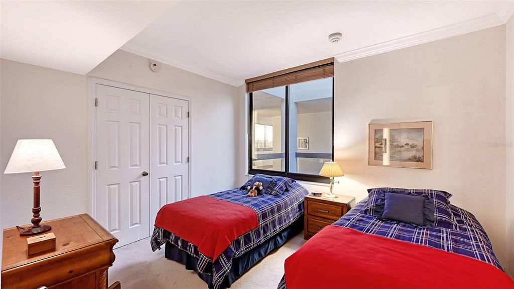 For Sale: $650,000 (2 beds, 2 baths, 1192 Square Feet)