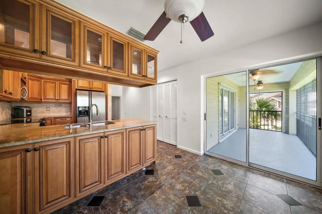 En Venta: $599,000 (3 camas, 2 baños, 2013 Pies cuadrados)