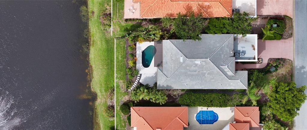 Под контрактом: $1,900,000 (3 спален, 2 ванн, 2232 Квадратных фут)